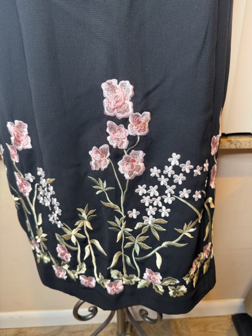 Tahari Black Embroidered Floral Hem Sleeveless Dress Square Neckline Size 14 - Picture 7 of 9